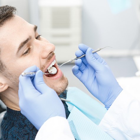 patient visiting an emergency dentist